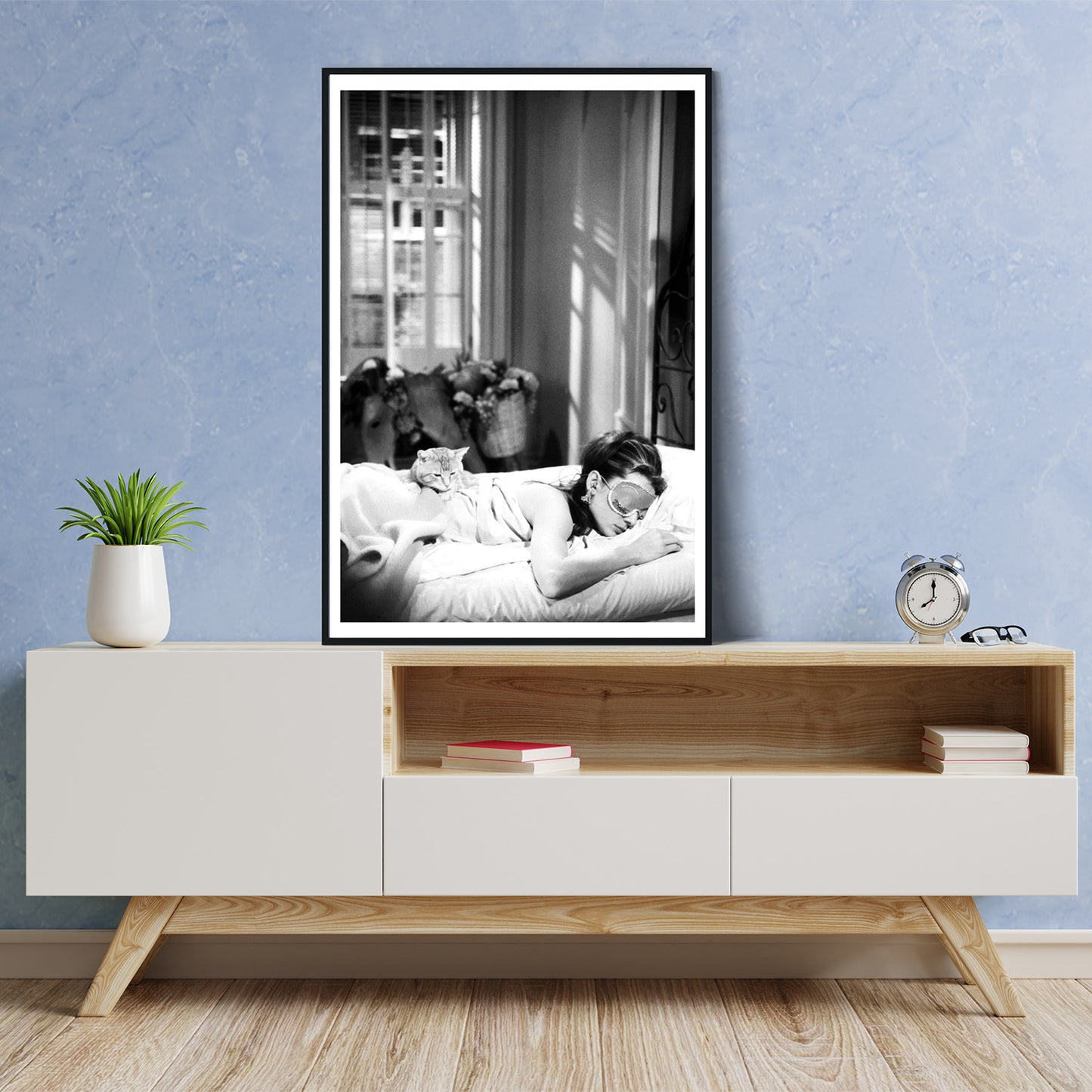 Audrey Hepburn "Breakfast at Tiffany's" 1961 - Sleeping with her Cat scene