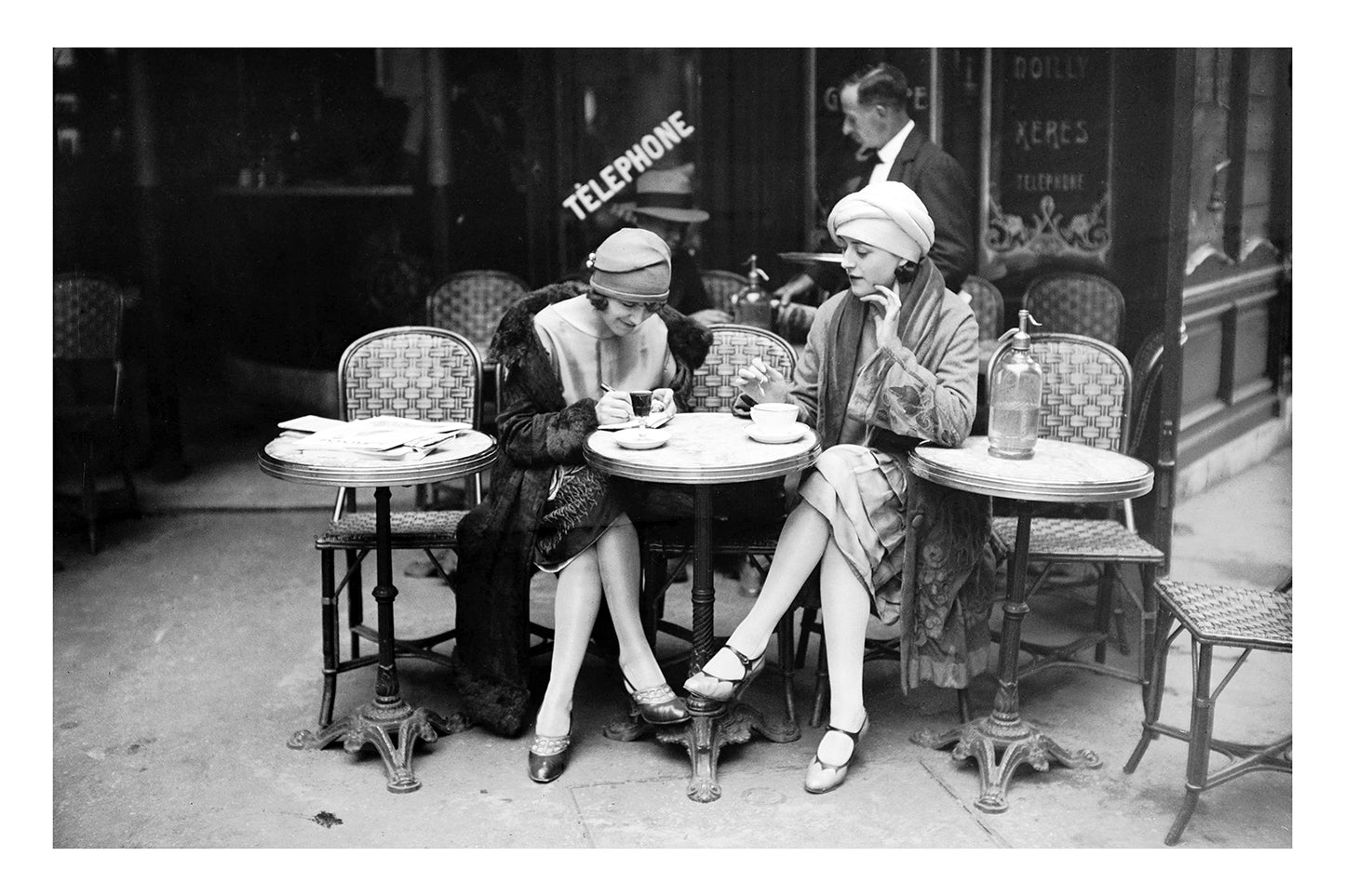 Women Drinking coffee in Prais - 1920s Parisian Cafe Photo | Flapper Girls Vintage Black & White Art Po